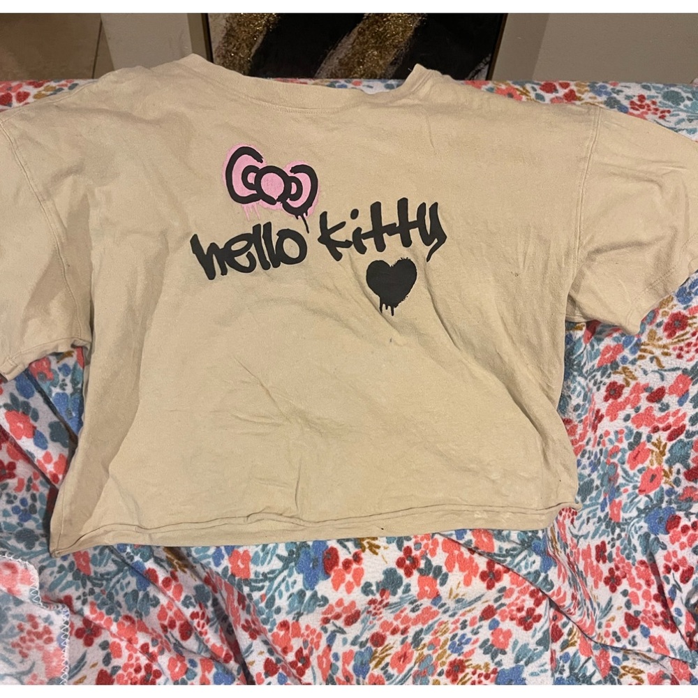 Hello Kitty Crop Top Sanrio 15/16 girls Cropped Forever 21 Tee Graphic Tan